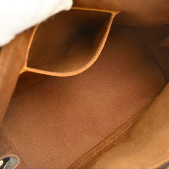 (1) ❤️entry into Lv Alma monthly givey Lip gloss - Picture 8 of 9